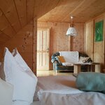 Bild von Holzzimmer mit Frühstück | © Bauernhof Stocker vlg. Payr