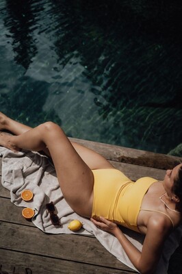 Sunny moments by the water