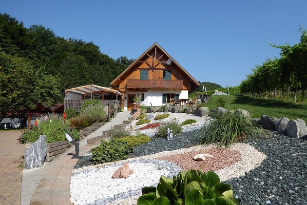 Buschenschank and guesthouse Weber-Lindner | © Familie Weber-Lindner