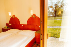 Doppelzimmer mit Gartenzugang
