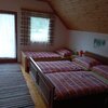 Photo of 4-bed room, shower, toilet, balcony | © Privatzimmer Hasler