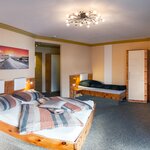 Bild von Dreibettzimmer mit Balkon | © Zirben Diamant