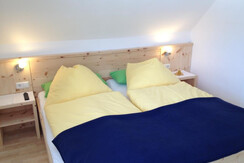 Schlafzimmer/Bedroom