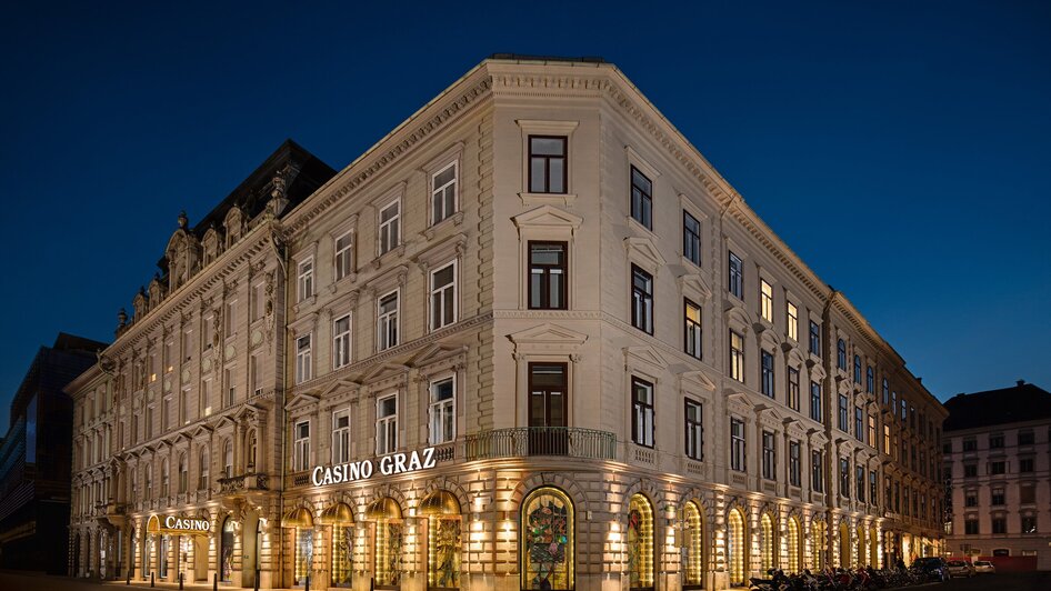 Das Casino Graz, ein elegantes Gebäude im Abendlicht.