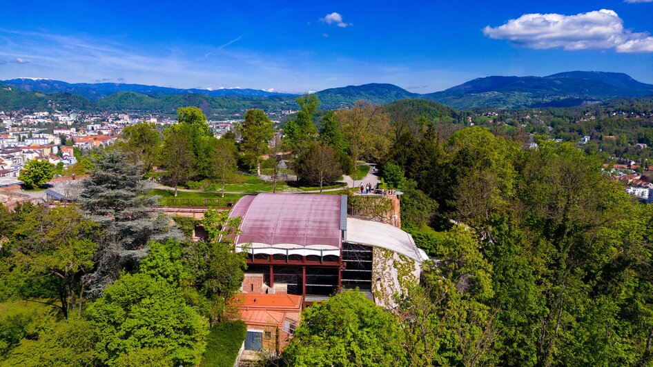 Kasematten am Grazer Schlossberg | © Graz Tourismus - Harry Schiffer Blick auf die Kasematten am Schlossberg in Graz, umgeben von Natur. | © Graz Tourismus - Harry Schiffer