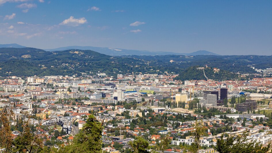 Blick auf Graz mit dem Grazer Uhrturm und der Mur. | © Graz Tourismus - Harry Schiffer