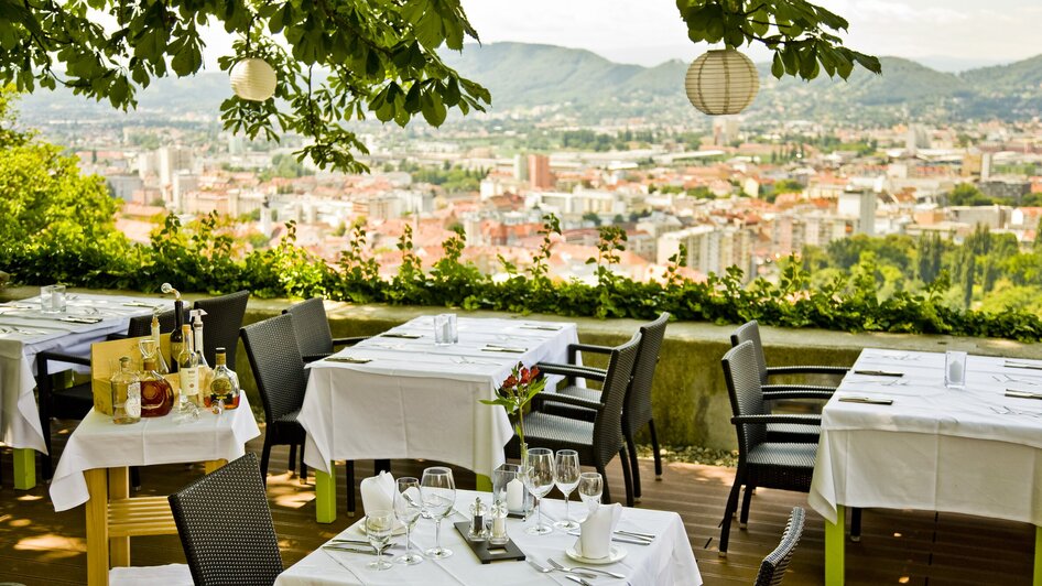 Schlossberg Restaurant Gastgarten | © Schlossberg Restaurant - Werner Krug