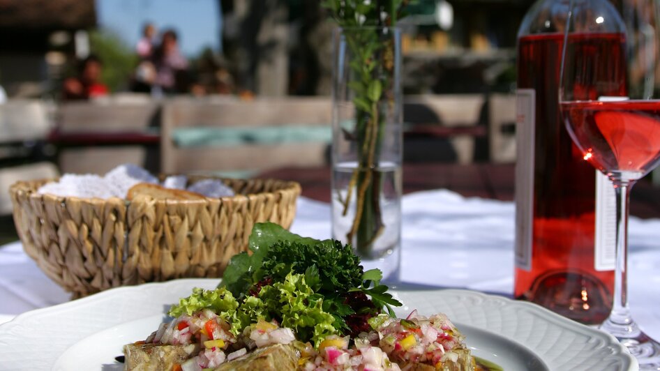Steirische Jause und Wein