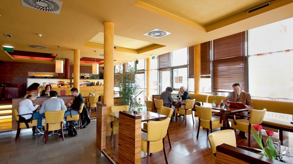Gemütliches Restaurant mit modernen Möbeln und gutem Essen. | © Trattoria Siena