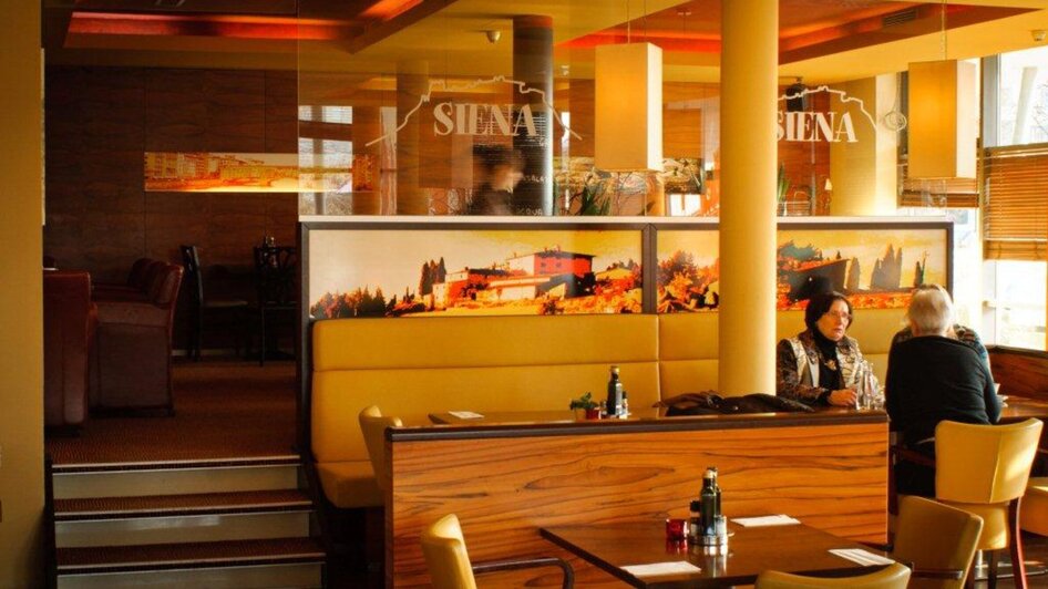 Gemütliche Atmosphäre in der Trattoria Siena mit Gästen. | © Trattoria Siena