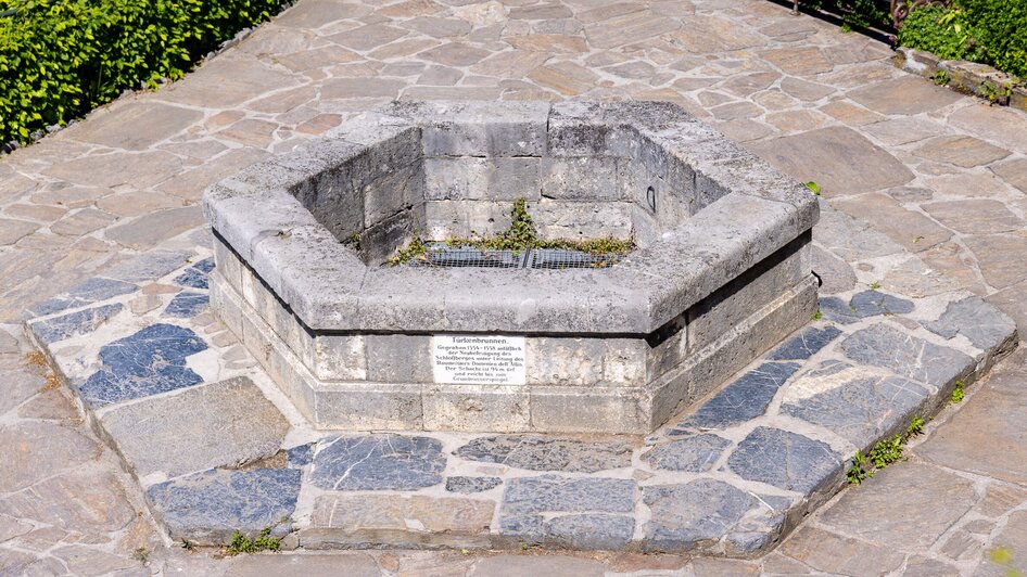Historischer Türkenbrunnen auf dem Schlossberg in Graz.