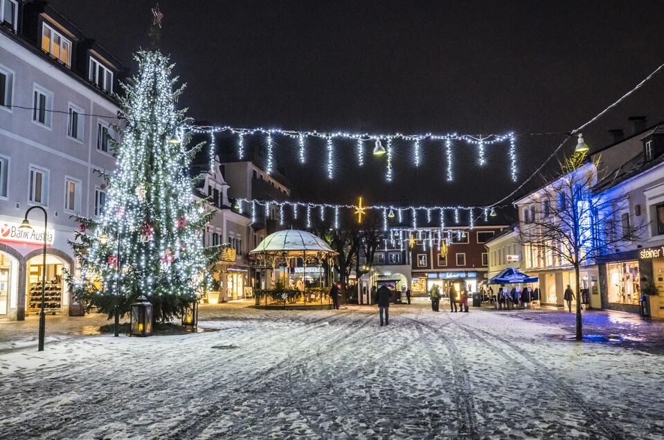 "Es wird scho glei dumpa“ - musikalische Weihnachtsklänge am Schladminger Hauptplatz - Impression #1 | © Gerhard Pilz