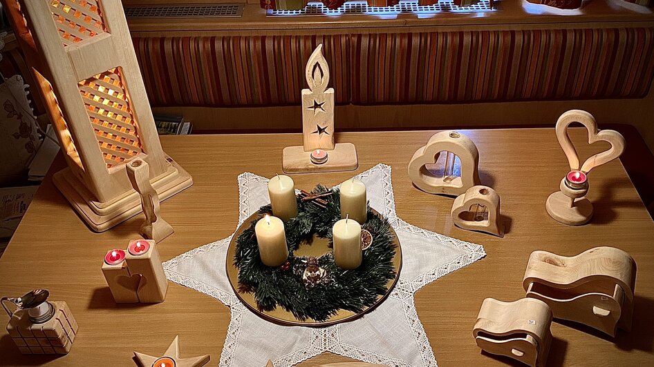 Zirben Toni - weihnachtliche Holzarbeiten | © Zirben Toni